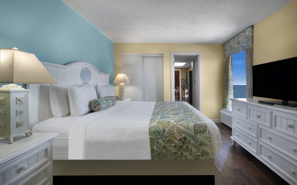 Oceanfront King Suite Bedroom