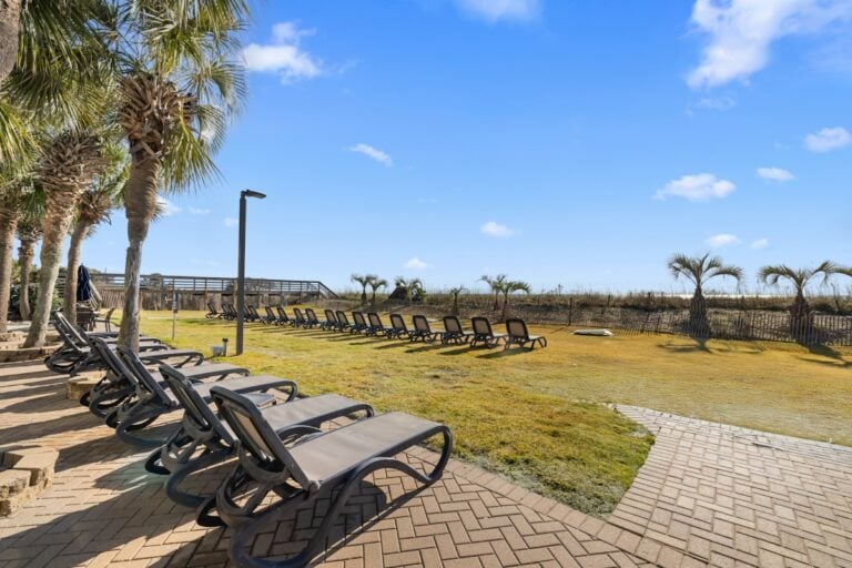 Monterey Bay Suites - Oceanfront Tanning Lawn