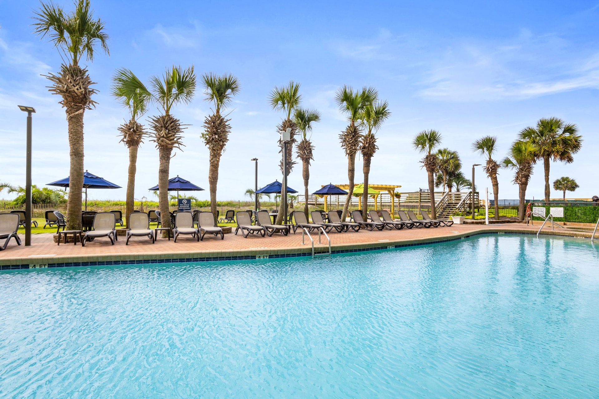 Monterey Bay Outdoor Pool Lg 