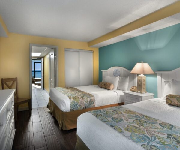 Oceanfront Queen Suite Bedroom