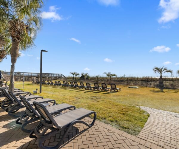 Monterey Bay Suites - Oceanfront Tanning Lawn