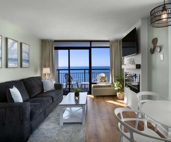 monterey-bay-oceanfront-luxury-king-efficiency-unit-935-living-room