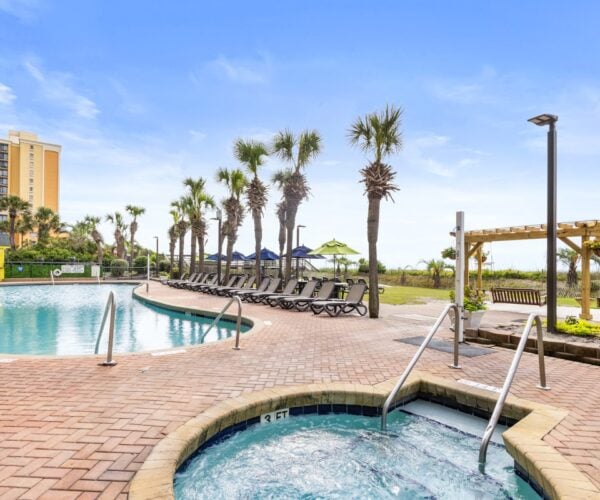 Oceanfront Outdoor Pool & Hot Tub