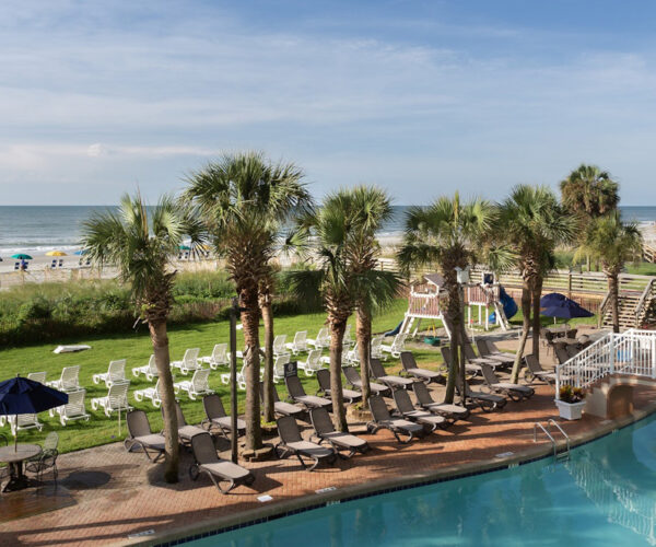 monterey-bay-outdoor-pool-welcome-section