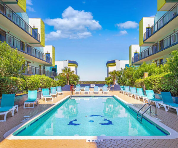 monterey-bay-roof-top-pool-720x480