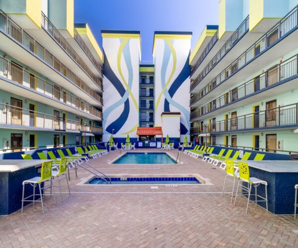 Monterey Bay Suites - Roof Top Pool Deck